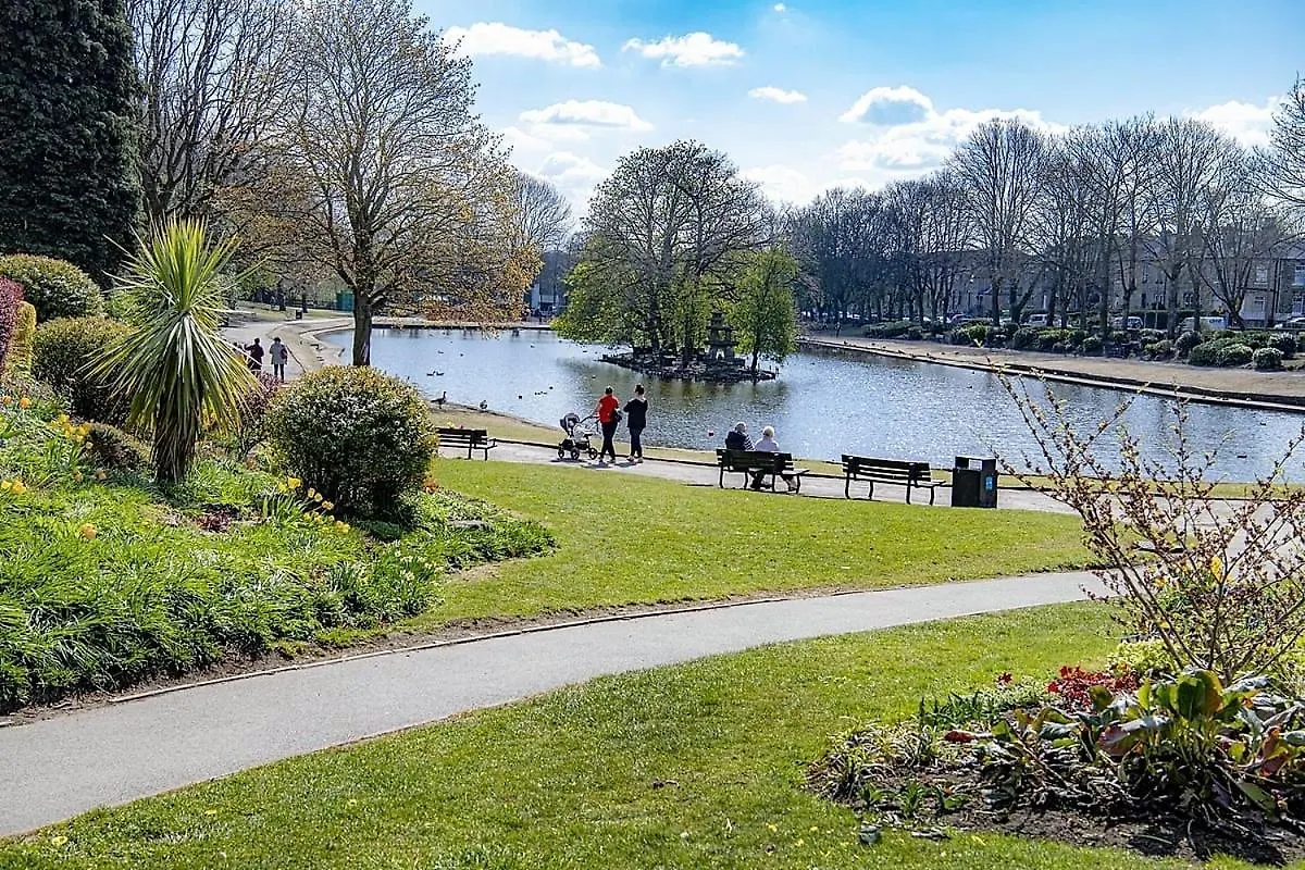 *Rc7C* For Your Most Relaxed & Cosy Stay + Free Parking + Free Fast Wifi * Batley 0*,  United Kingdom