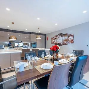 *rd7c* For Your Relaxed & Cosy + Free Parking + Free Fast Wifi * Batley