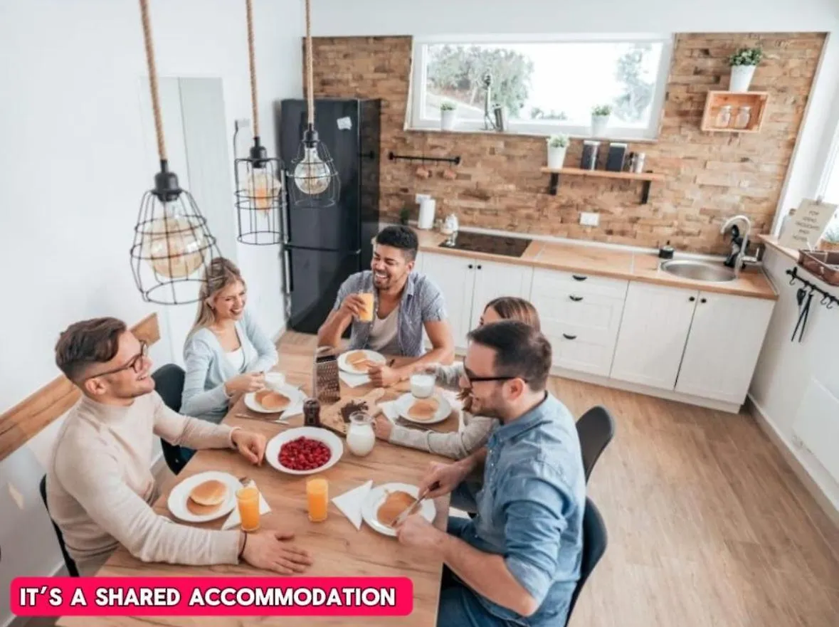 בית אירוח באטלי *Rc7C* For Your Most Relaxed & Cosy Stay + Free Parking + Free Fast Wifi *